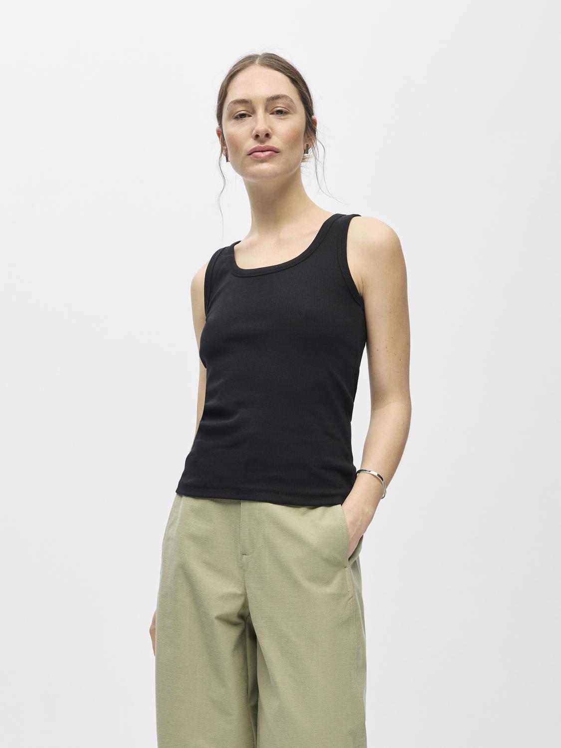 model_shot-front